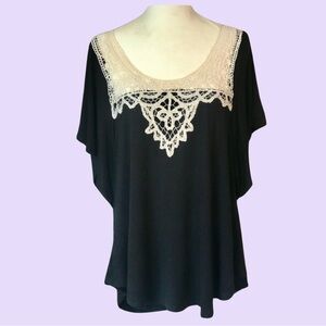 BOUTIQUE- CURVY FLUTTER SLEEVE TOP W/ CROCHET ROUND LACE NECKLINE
